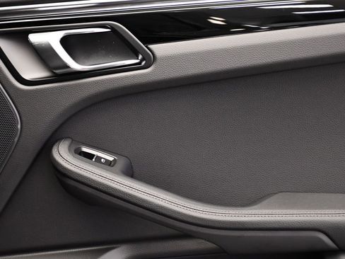 Used 2025 Porsche Macan Turbo image 51