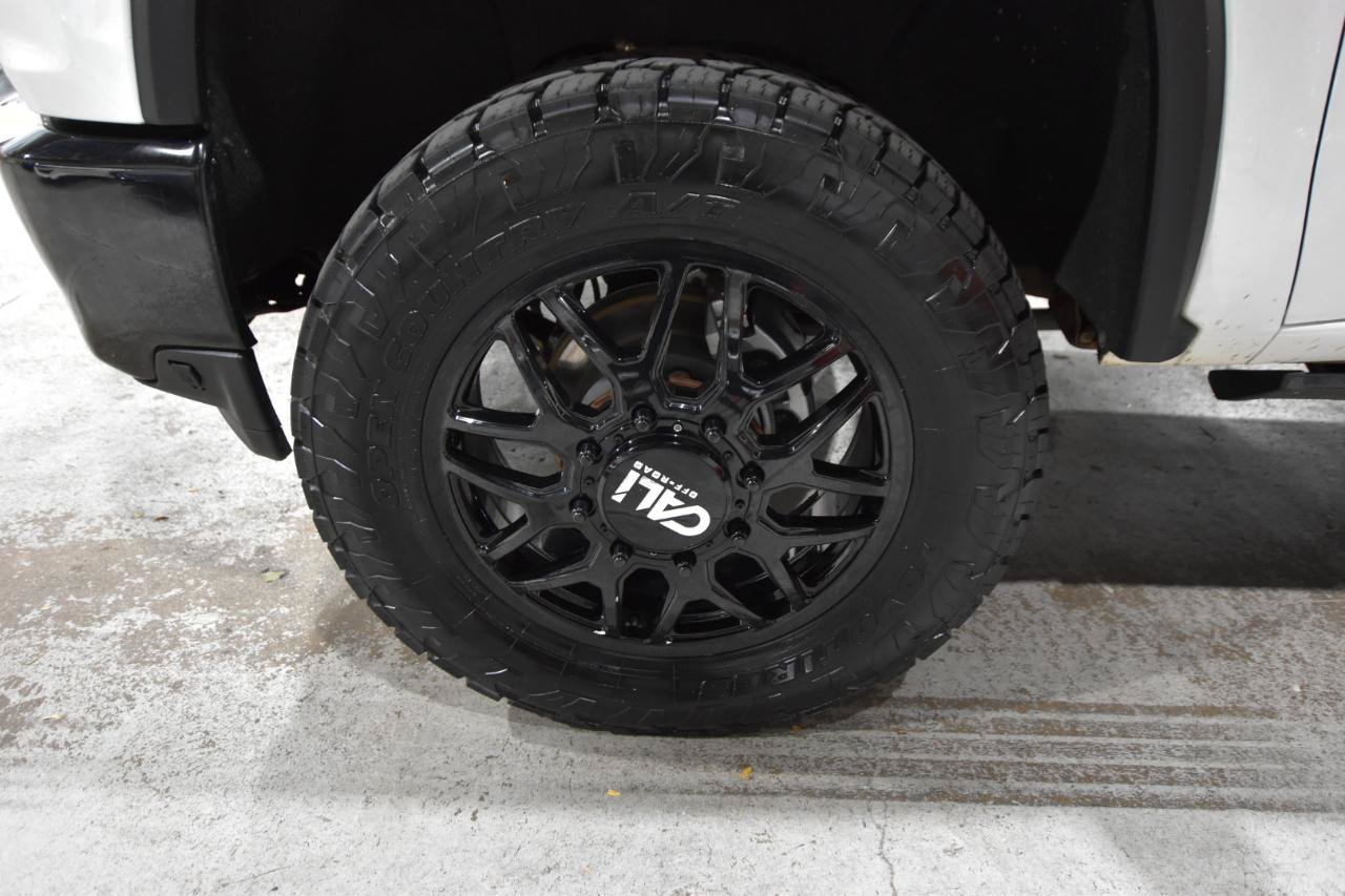 Used 2023 Chevrolet Silverado 3500 LT AWD/4WD image 46
