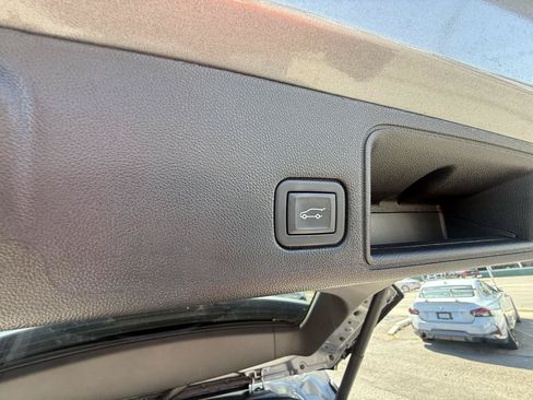 Used 2024 GMC Terrain SLT AWD/4WD image 26