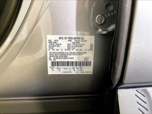 Used 2021 Lincoln Aviator AWD image 36