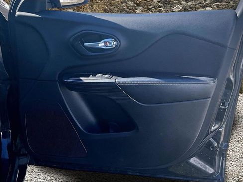 Used 2014 Jeep Cherokee Latitude w/ Comfort/Convenience Group image 21