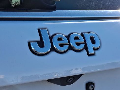 Used 2024 Jeep Compass Latitude image 29