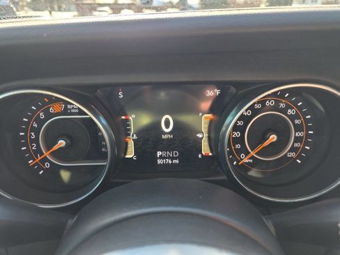 Used 2018 Jeep Wrangler Unlimited Sahara image 16