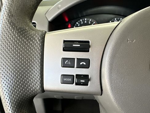 Used 2016 Nissan Frontier SV image 15