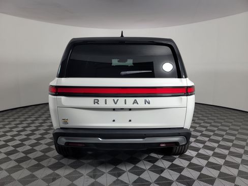 Used 2023 Rivian R1S Launch Edition Quad AWD/4WD image 4