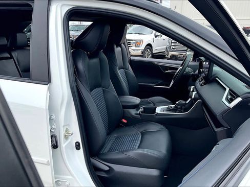 Used 2023 Toyota RAV4 XSE AWD/4WD image 9