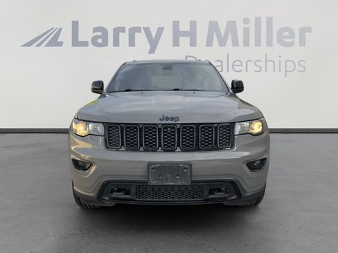 Used 2019 Jeep Grand Cherokee Laredo AWD/4WD image 8