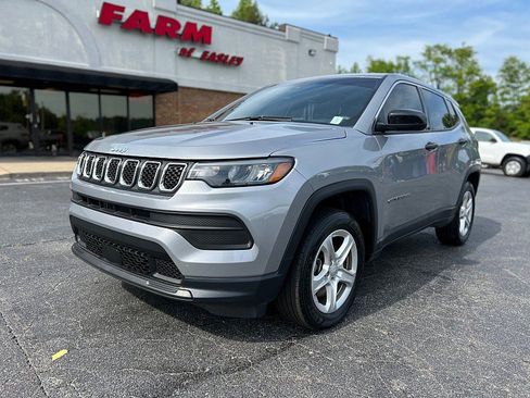 Used 2023 Jeep Compass Sport AWD/4WD image 2