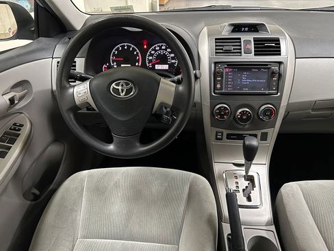 Used 2013 Toyota Corolla LE image 26