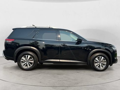 Used 2023 Nissan Pathfinder SL AWD/4WD image 4