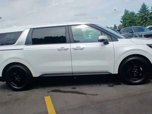 New 2026 Kia Carnival LX FWD image 4
