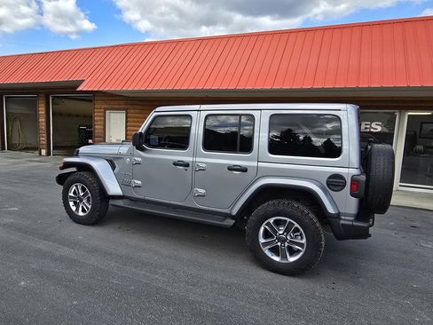 Used 2021 Jeep Wrangler Unlimited Sahara w/ Uconnect 4C Nav & Sound Group image 6