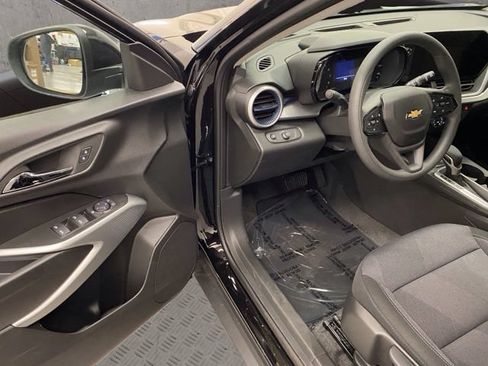 New 2026 Chevrolet Trax LS w/ LS Convenience Package FWD image 19