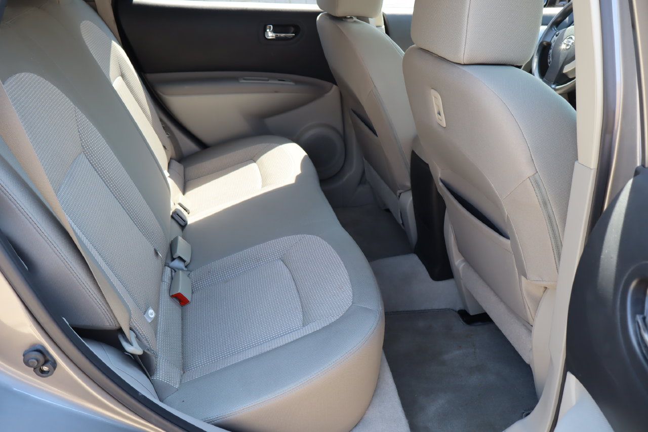Used 2013 Nissan Rogue SV FWD image 16