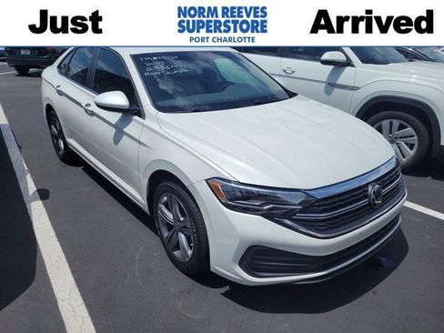 Used 2023 Volkswagen Jetta SE FWD image 1
