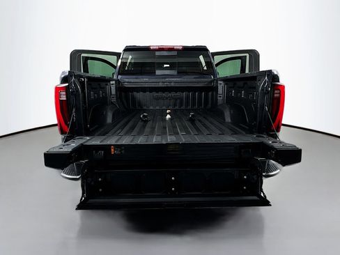 Used 2024 GMC Sierra 3500 SLT w/ SLT Convenience Package AWD/4WD image 25