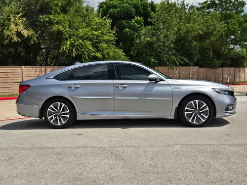 Used 2019 Honda Accord EX image 2