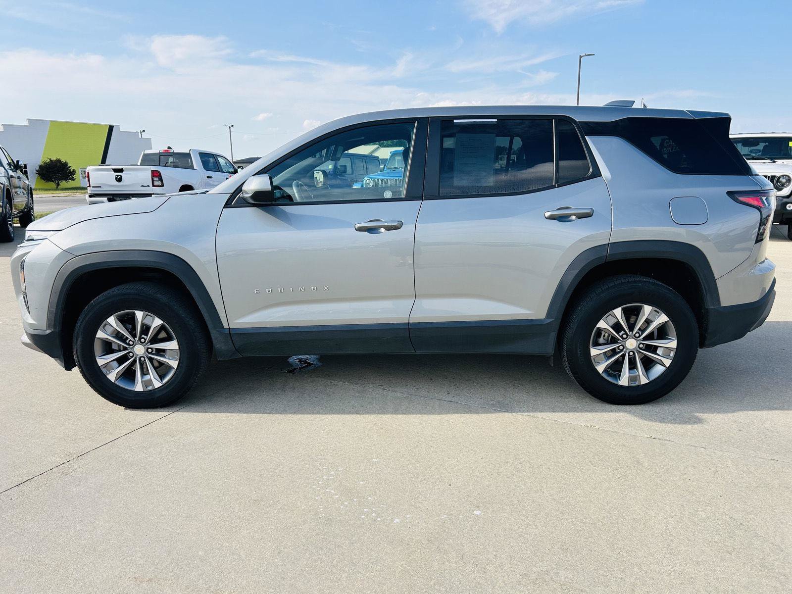 Used 2025 Chevrolet Equinox LT FWD image 35