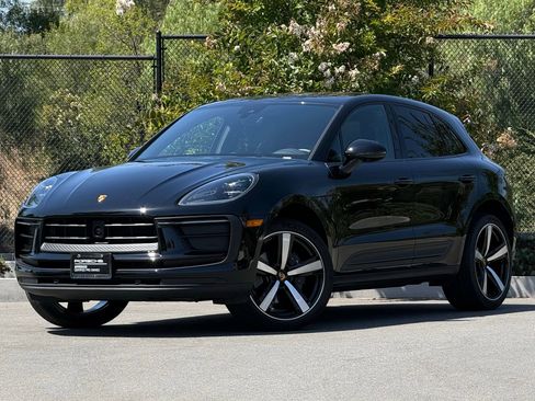 Used 2026 Porsche Macan AWD/4WD image 1