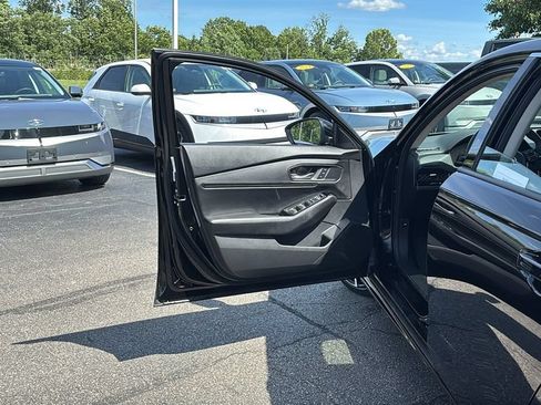 Used 2025 Honda Accord Touring image 11