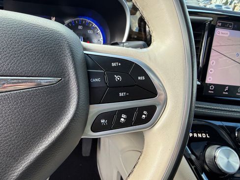 Used 2021 Chrysler Pacifica Limited image 31