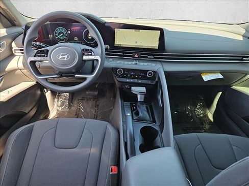 Certified 2024 Hyundai Elantra SEL image 17
