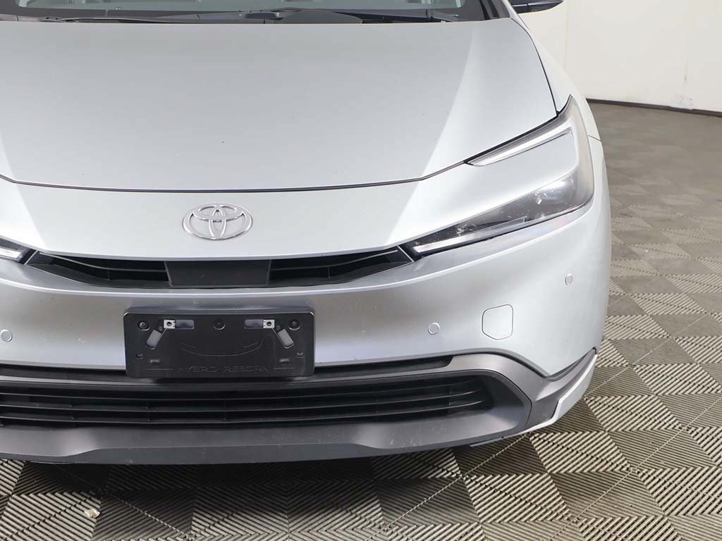Used 2025 Toyota Prius LE FWD image 13