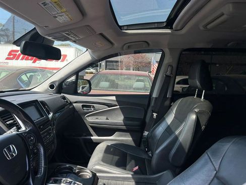 Used 2016 Honda Pilot Touring image 11