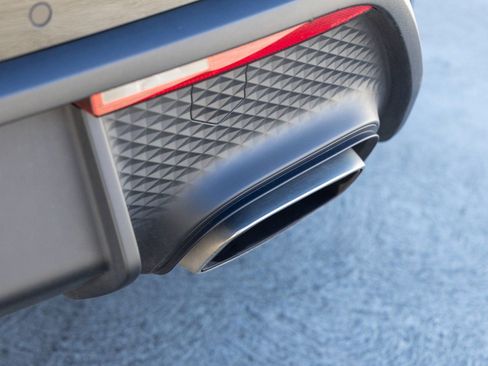 Certified 2025 Porsche Macan image 20