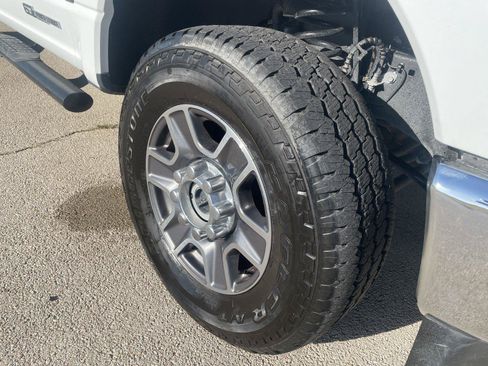 Used 2025 Ford F250 Lariat AWD/4WD image 32