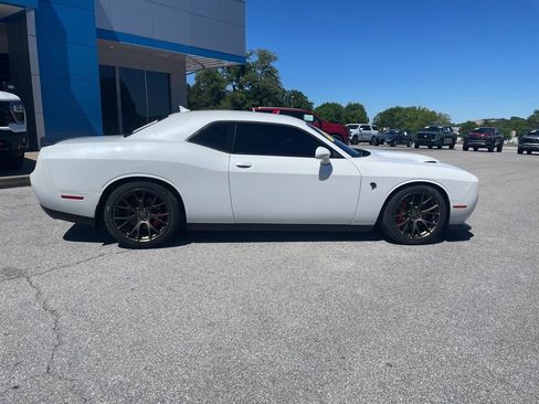Used 2016 Dodge Challenger SRT Hellcat RWD image 31