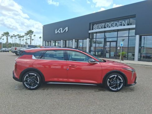 New 2026 Kia K4 GT-Line w/ GT-Line Premium Package FWD image 3