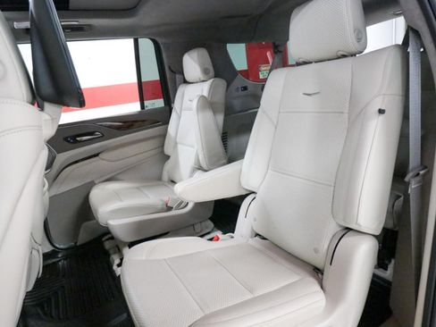 Used 2024 Cadillac Escalade ESV Sport Platinum w/ LPO, ONYX Package image 28