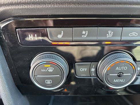 Used 2024 Volkswagen Taos SEL image 23