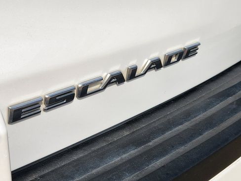 Used 2019 Cadillac Escalade Premium Luxury AWD/4WD image 31