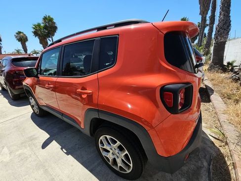 Used 2017 Jeep Renegade Latitude AWD/4WD image 4