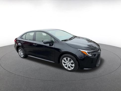 Used 2025 Toyota Corolla LE image 2