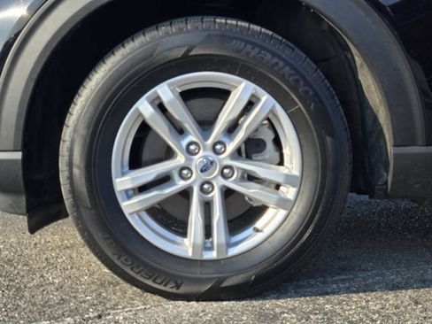 Used 2024 Ford Explorer XLT AWD/4WD image 10