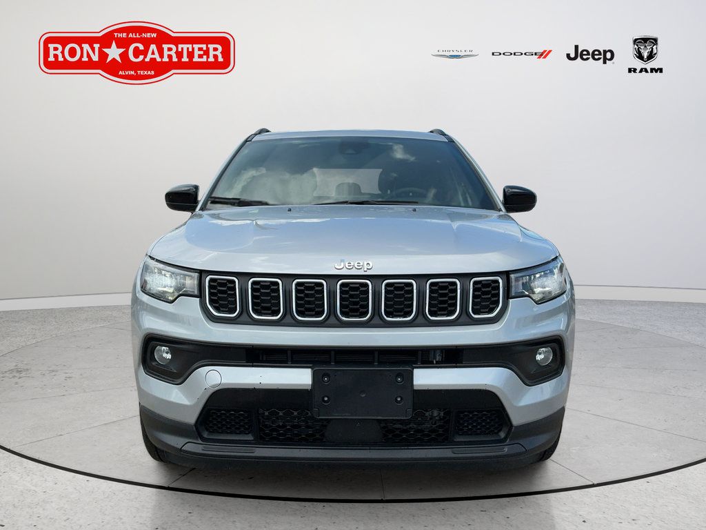 Used 2024 Jeep Compass Latitude AWD/4WD image 2