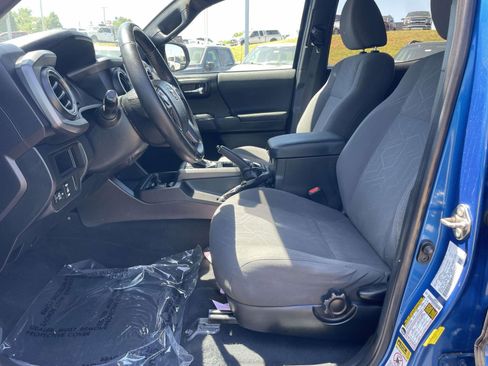 Used 2016 Toyota Tacoma TRD Sport w/ Premium & Technology Package image 10