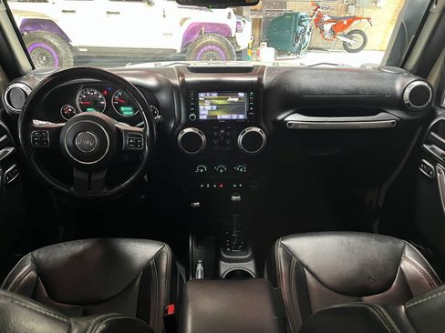 Used 2018 Jeep Wrangler Unlimited Sahara w/ Mopar Chrome Edition Group AWD/4WD image 8