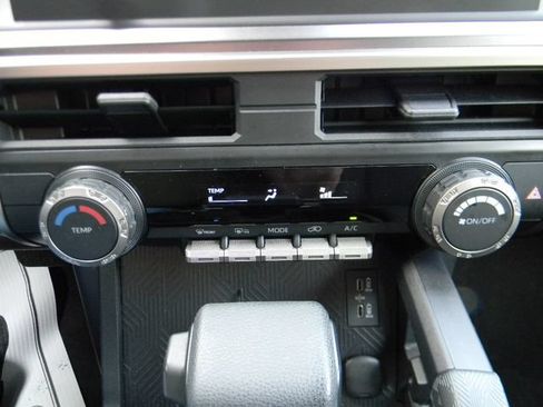 Used 2025 Toyota 4Runner SR5 AWD/4WD image 15