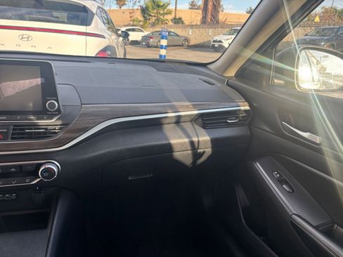 Used 2025 Nissan Altima 2.5 SV image 35