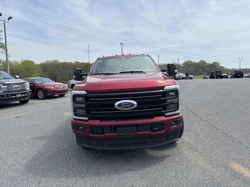 Used 2025 Ford F250 Platinum w/ FX4 Off-Road Package image 2