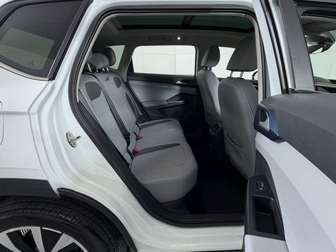 Used 2024 Volkswagen Taos SE image 6