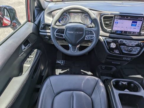 Used 2025 Chrysler Voyager LX FWD image 20