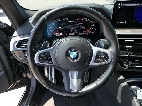 Used 2023 BMW M550i xDrive w/ Executive Package AWD/4WD image 19