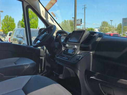Used 2025 RAM ProMaster 2500 w/ Convenience Group FWD image 10