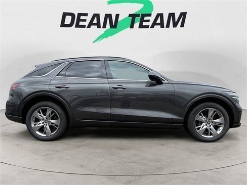 Used 2025 Genesis GV70 3.5T Sport image 9