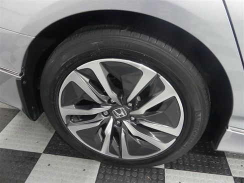 Used 2020 Honda Accord Touring image 16